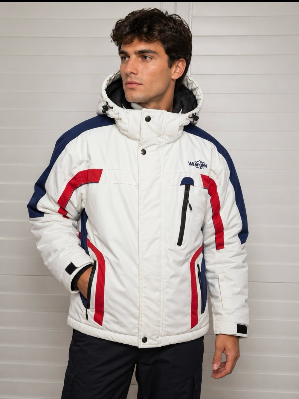 Wantdo Men’s White Ski/Snowboarding Jacket with Navy and Red Accents